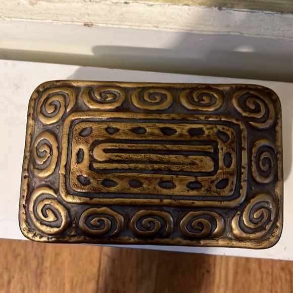 Ceramic trinket/jewelry box with matching lid - Picture 9 of 9